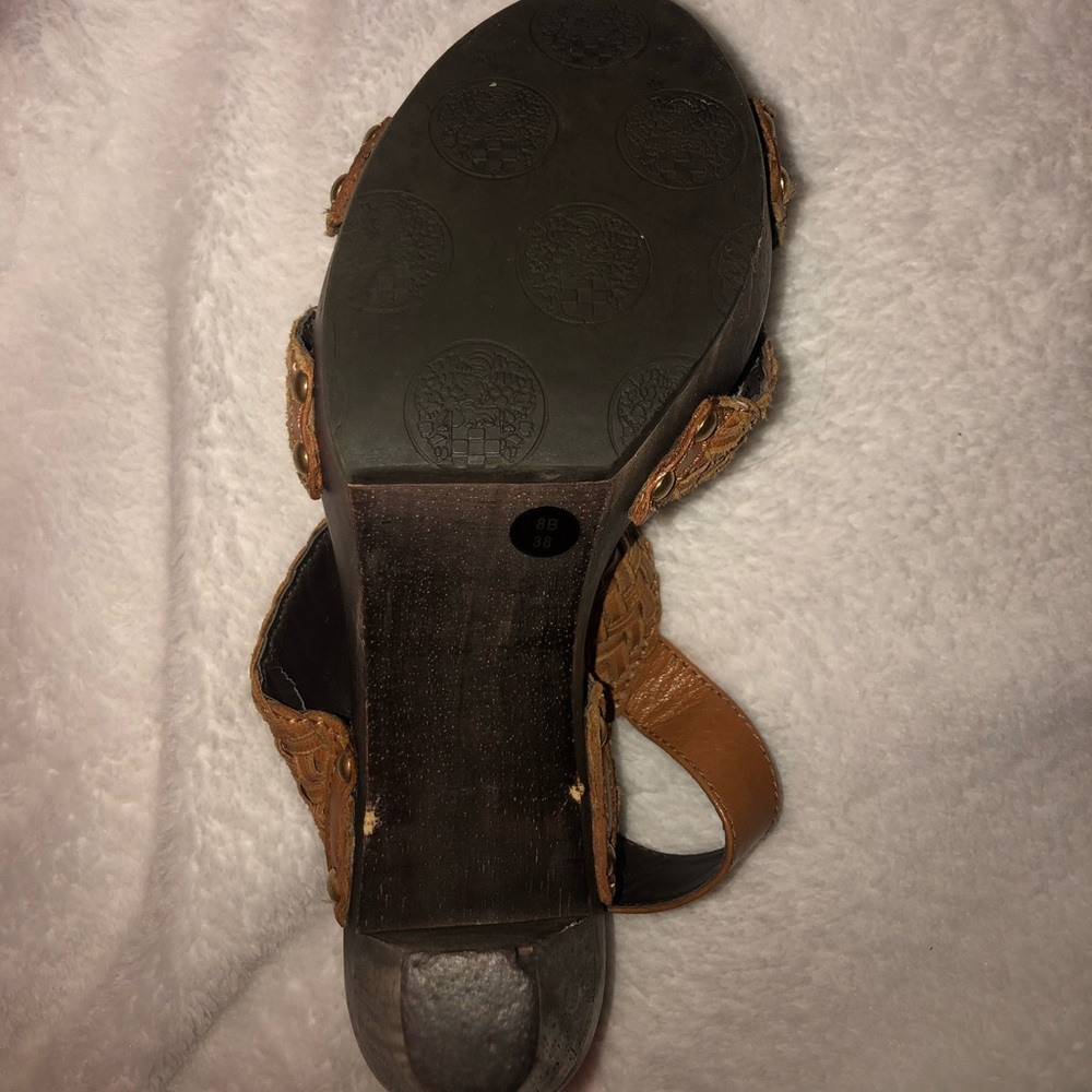 Vince Camuto size 8 heels - Picture 4 of 4